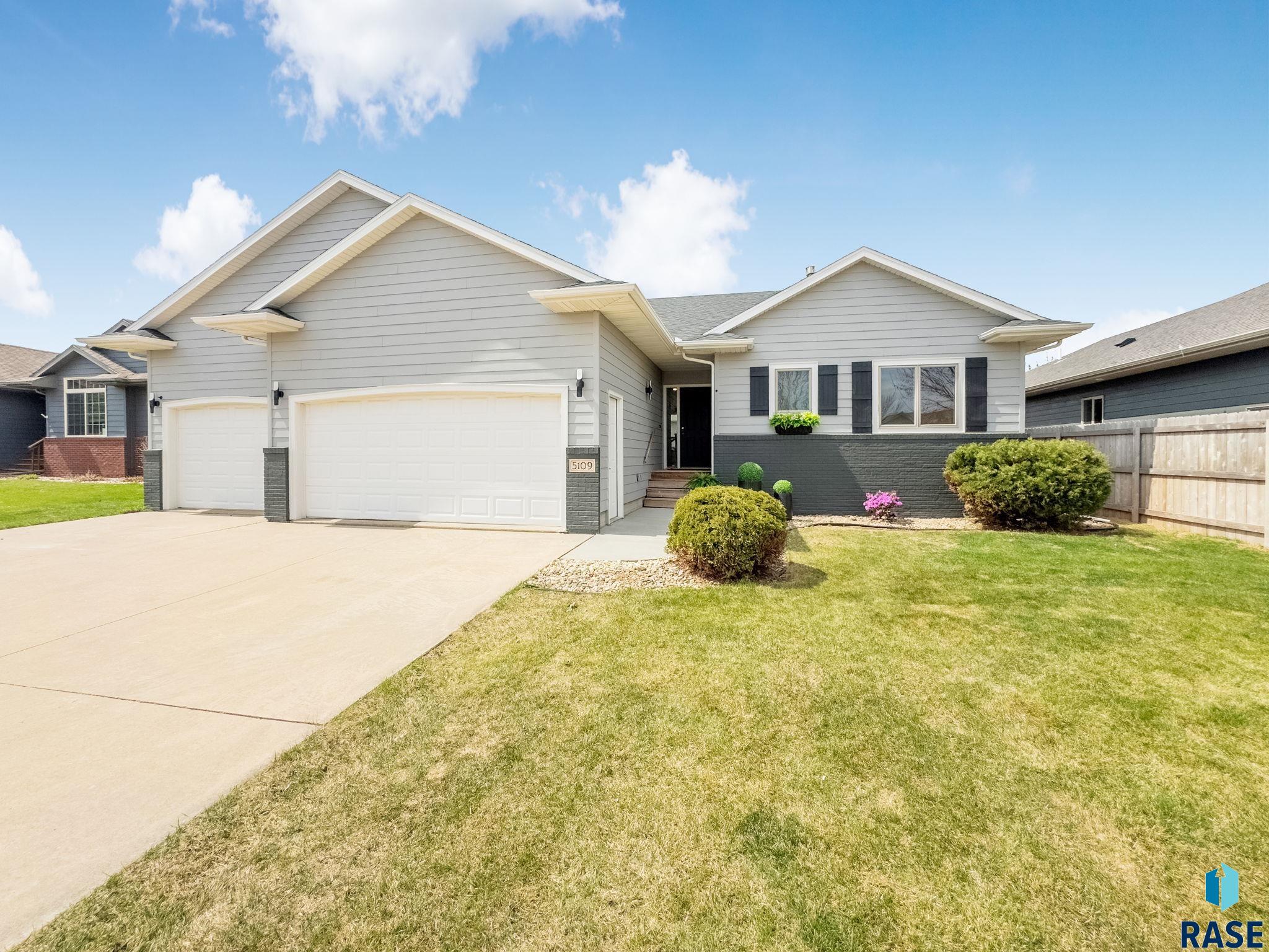 Sioux Falls, South Dakota, 57108, United States, 4 Bedrooms Bedrooms, ,2 BathroomsBathrooms,Residential,For Sale,1926720