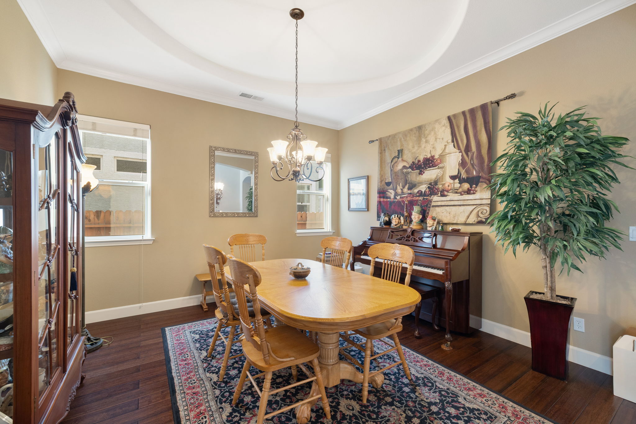  Refined Minden Living with Designer Touches and Captivating Mountain Views - 物件實景