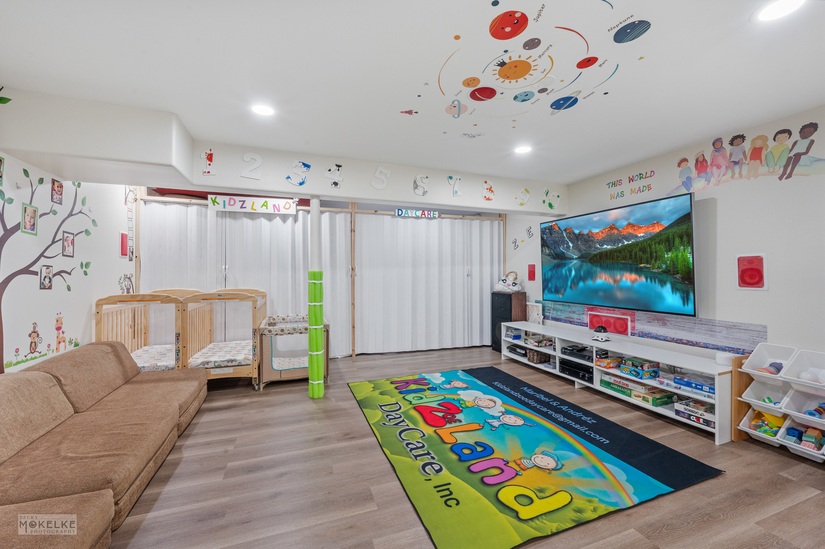 Montgomery, Illinois, 60538, United States, 5 Bedrooms Bedrooms, ,4 BathroomsBathrooms,Residential,For Sale,1925082