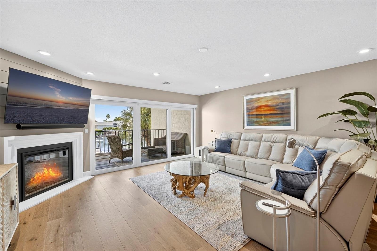 CLEARWATER BEACH, Florida, 33767, United States, 3 Bedrooms Bedrooms, ,3 BathroomsBathrooms,Residential,For Sale,1976812