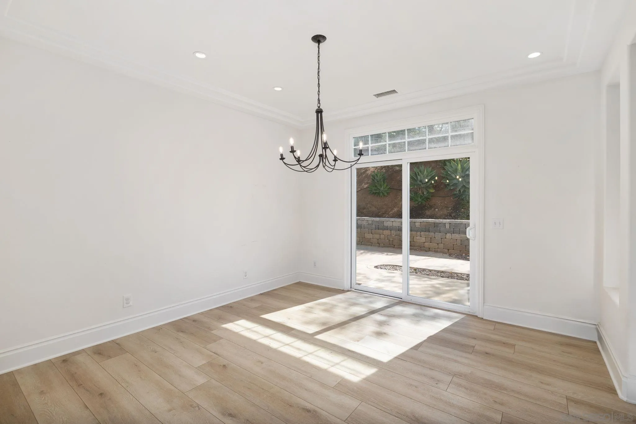 El Cajon, California, 92021, United States, 3 Bedrooms Bedrooms, ,3 BathroomsBathrooms,Residential,For Sale,1942196
