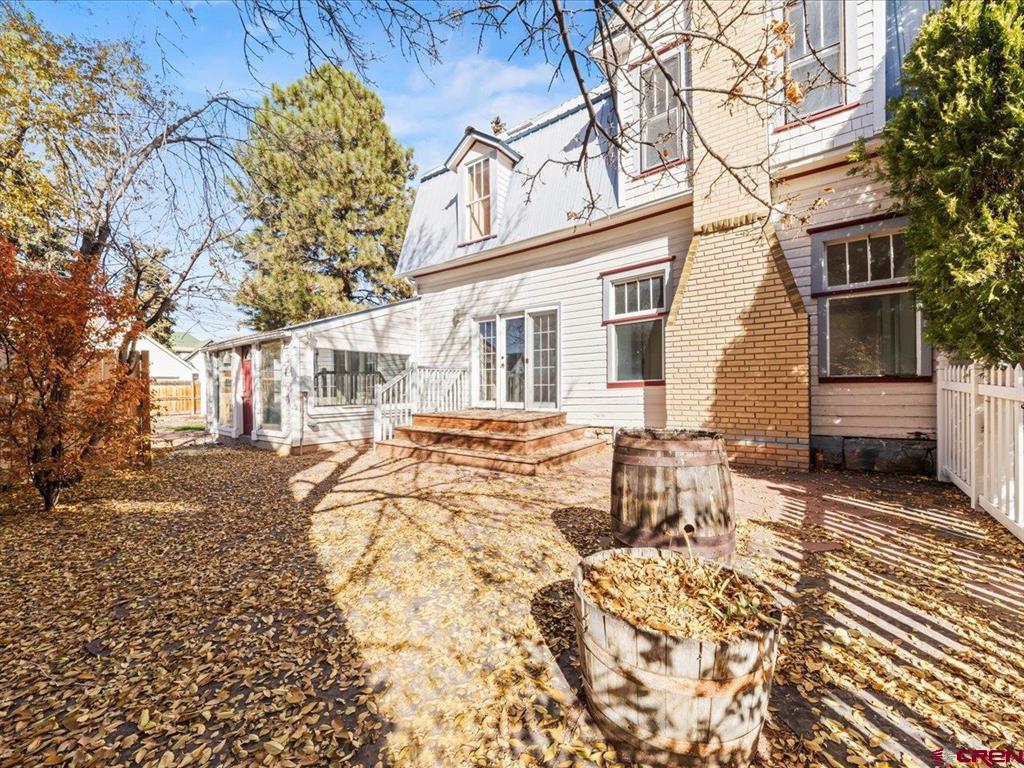 Montrose, Colorado, 81401, United States, 5 Bedrooms Bedrooms, ,1 BathroomBathrooms,Residential,For Sale,1994481