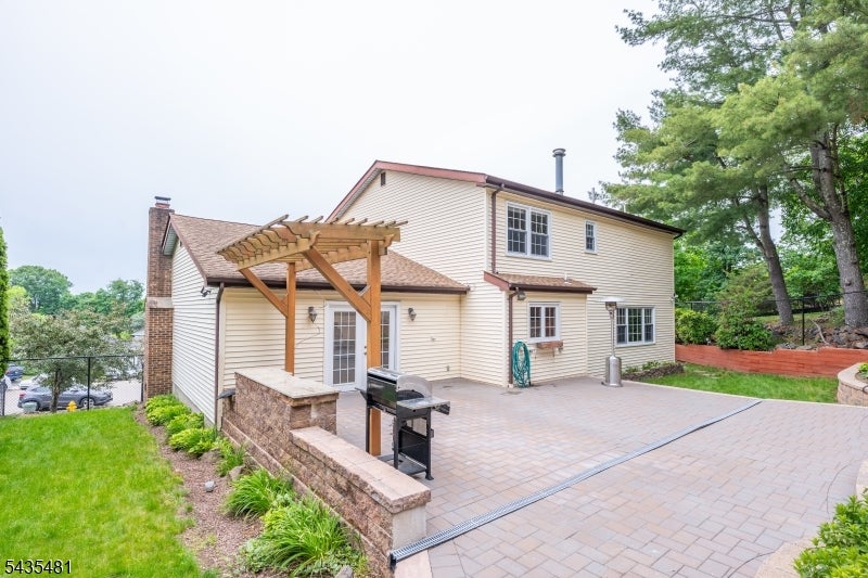 Wayne Twp., New Jersey, 07470, United States, 4 Bedrooms Bedrooms, ,3 BathroomsBathrooms,Residential,For Sale,2049437