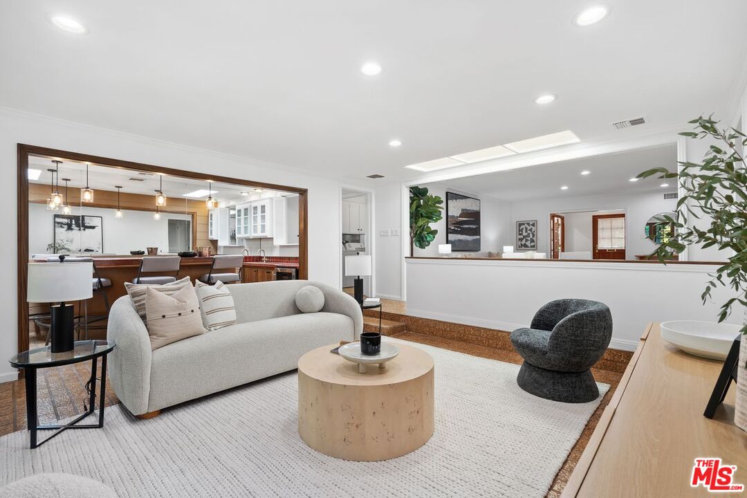 Los Angeles, California, 90049, United States, 3 Bedrooms Bedrooms, ,3 BathroomsBathrooms,Residential,For Sale,1989450