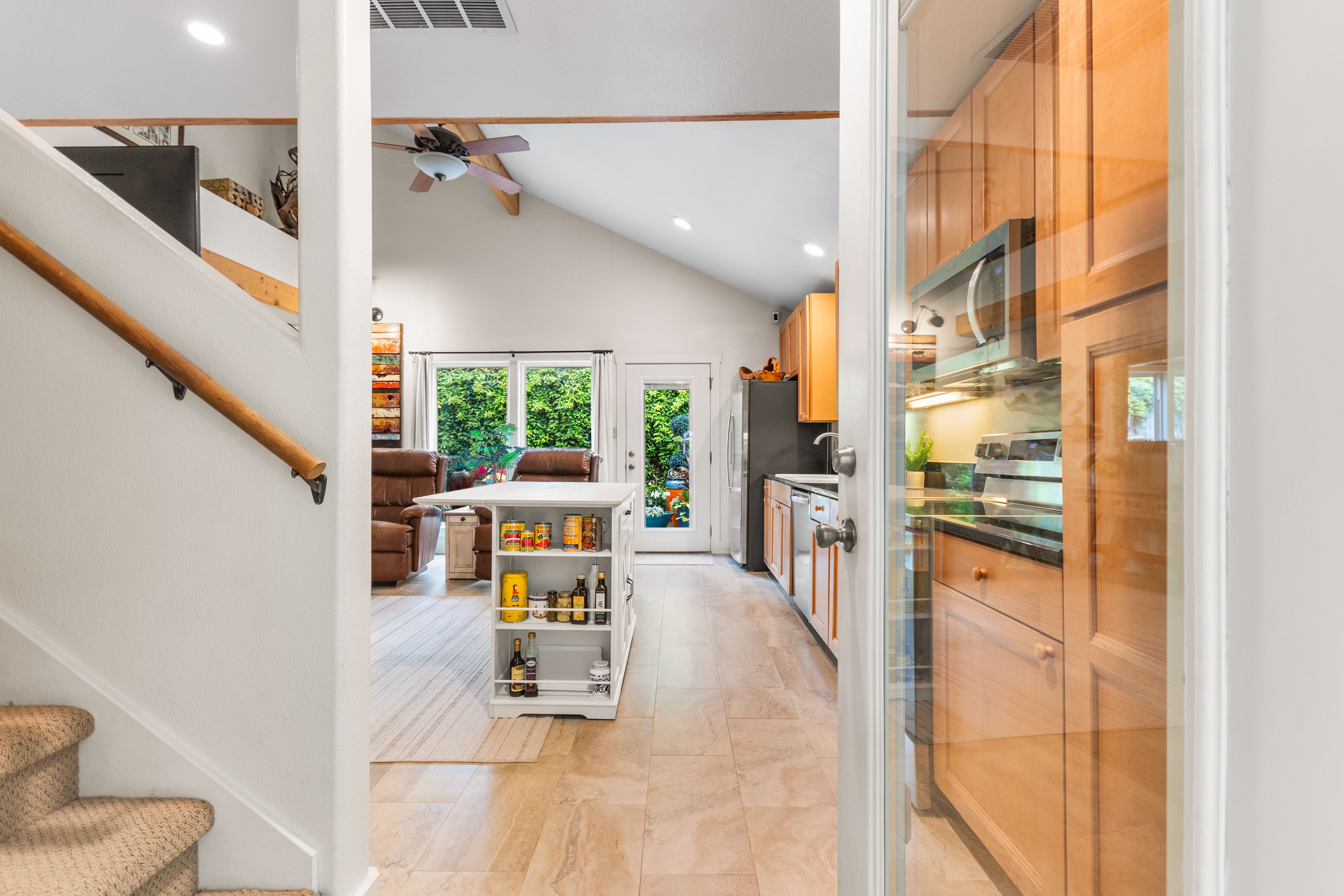  Privacy, Hill Country Charm and Income Potential - 物件實景