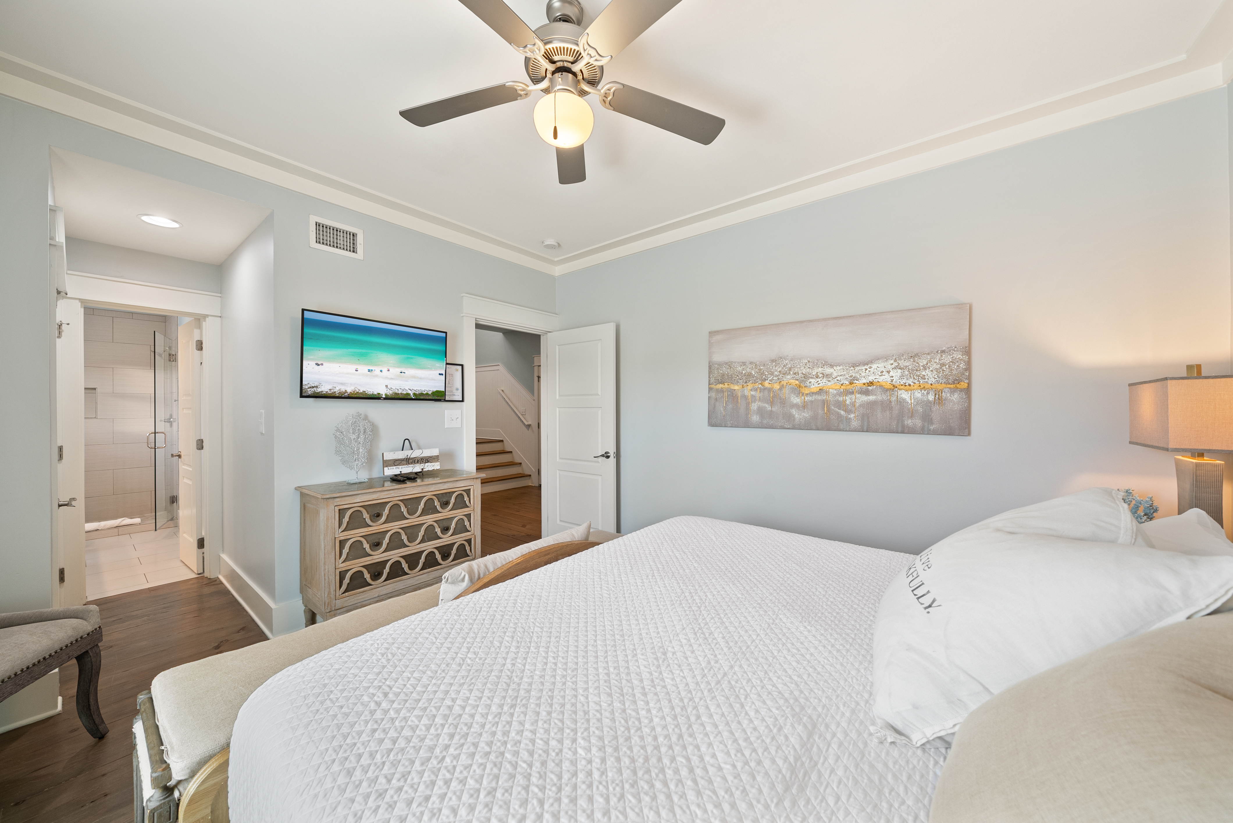  Three-Story Beach Retreat Near Public Beach Access And Local Favorites - 物件實景