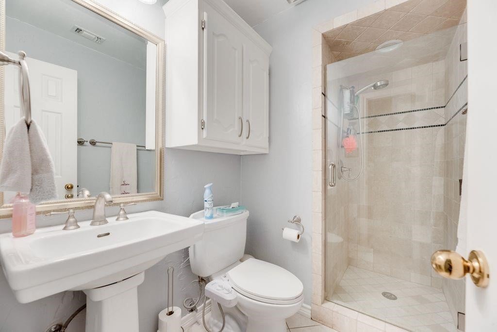 Grapevine, Texas, 76051, United States, 4 Bedrooms Bedrooms, ,3 BathroomsBathrooms,Residential,For Sale,2018283