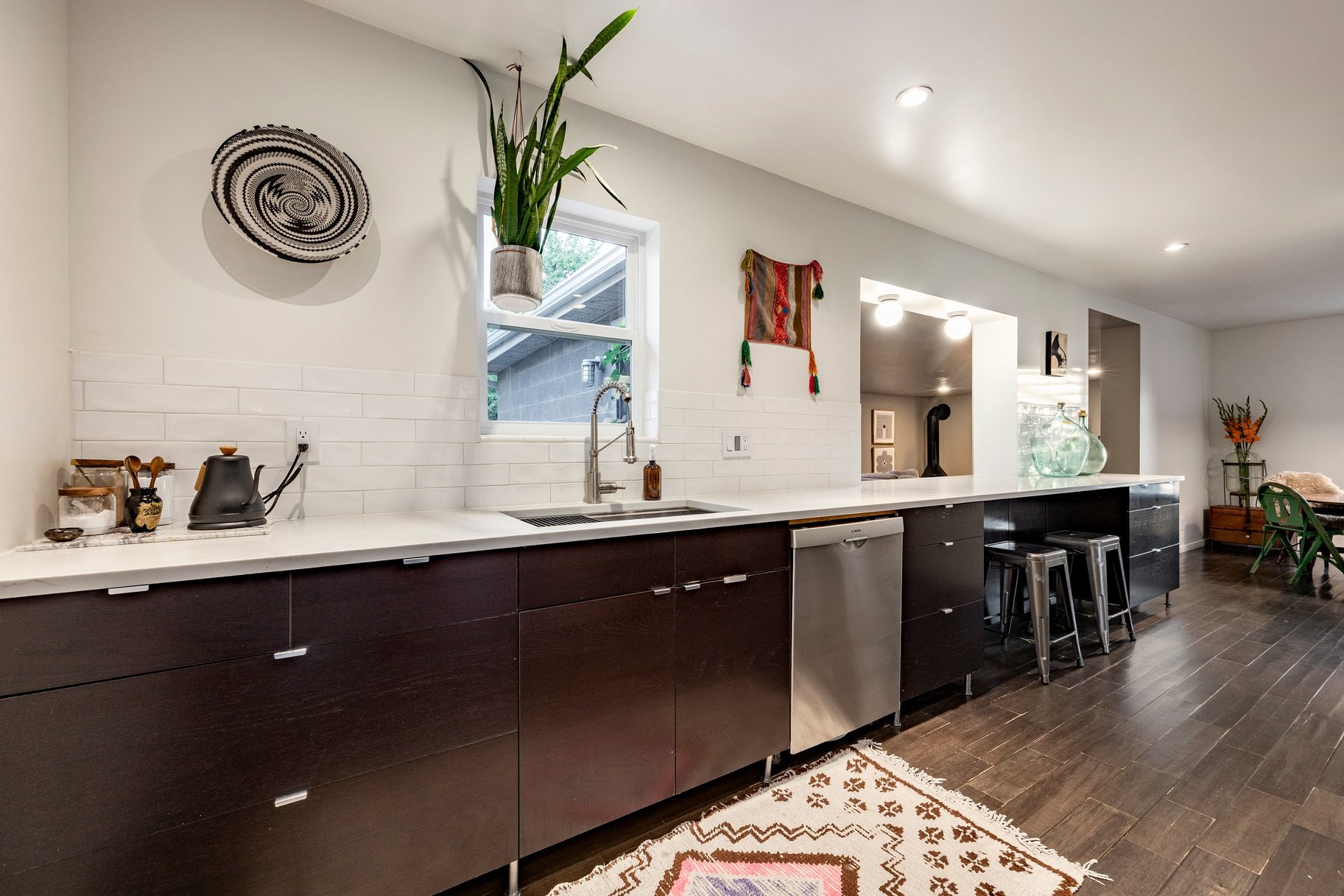  Spacious Millcreek Bungalow with Expansive Backyard & 2-Car Garage - 物件實景