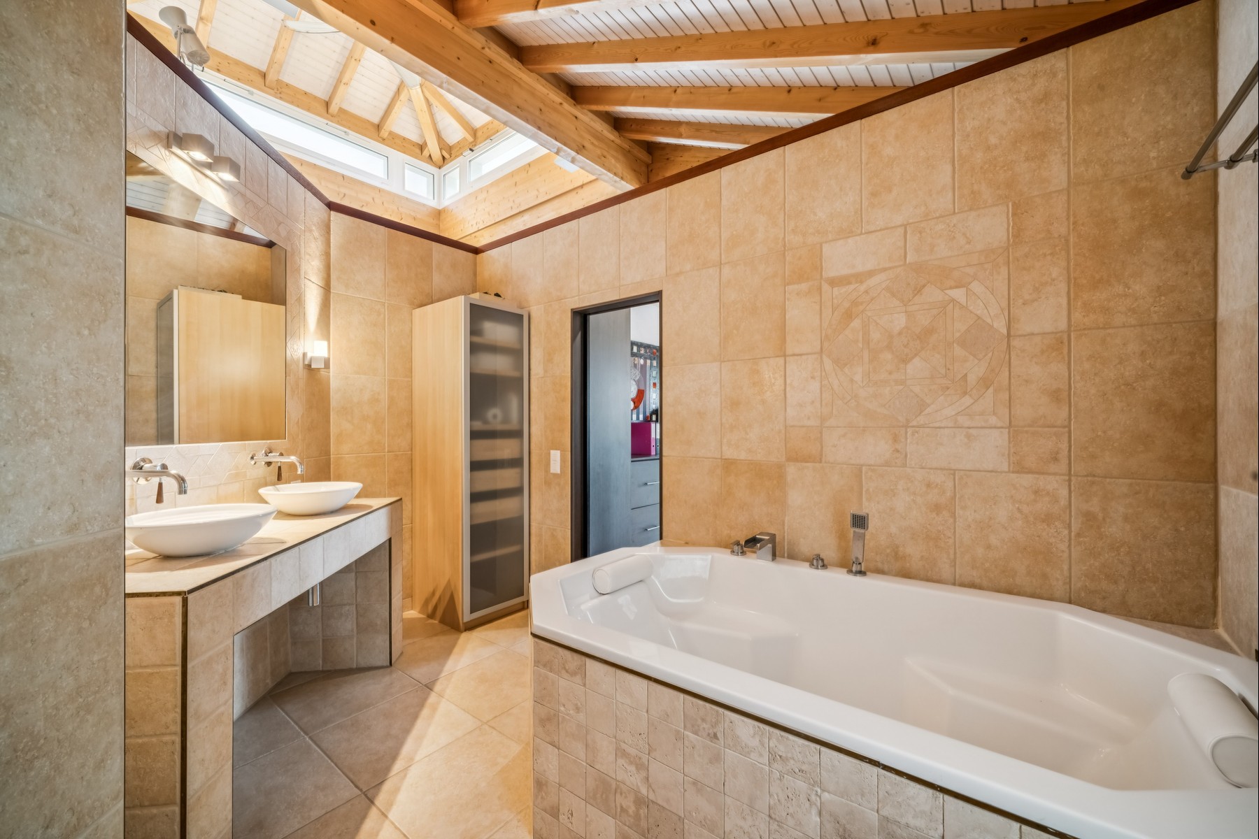  Contemporary architect-designed villa with spectacular spaces, at the foot of Le - 物件實景