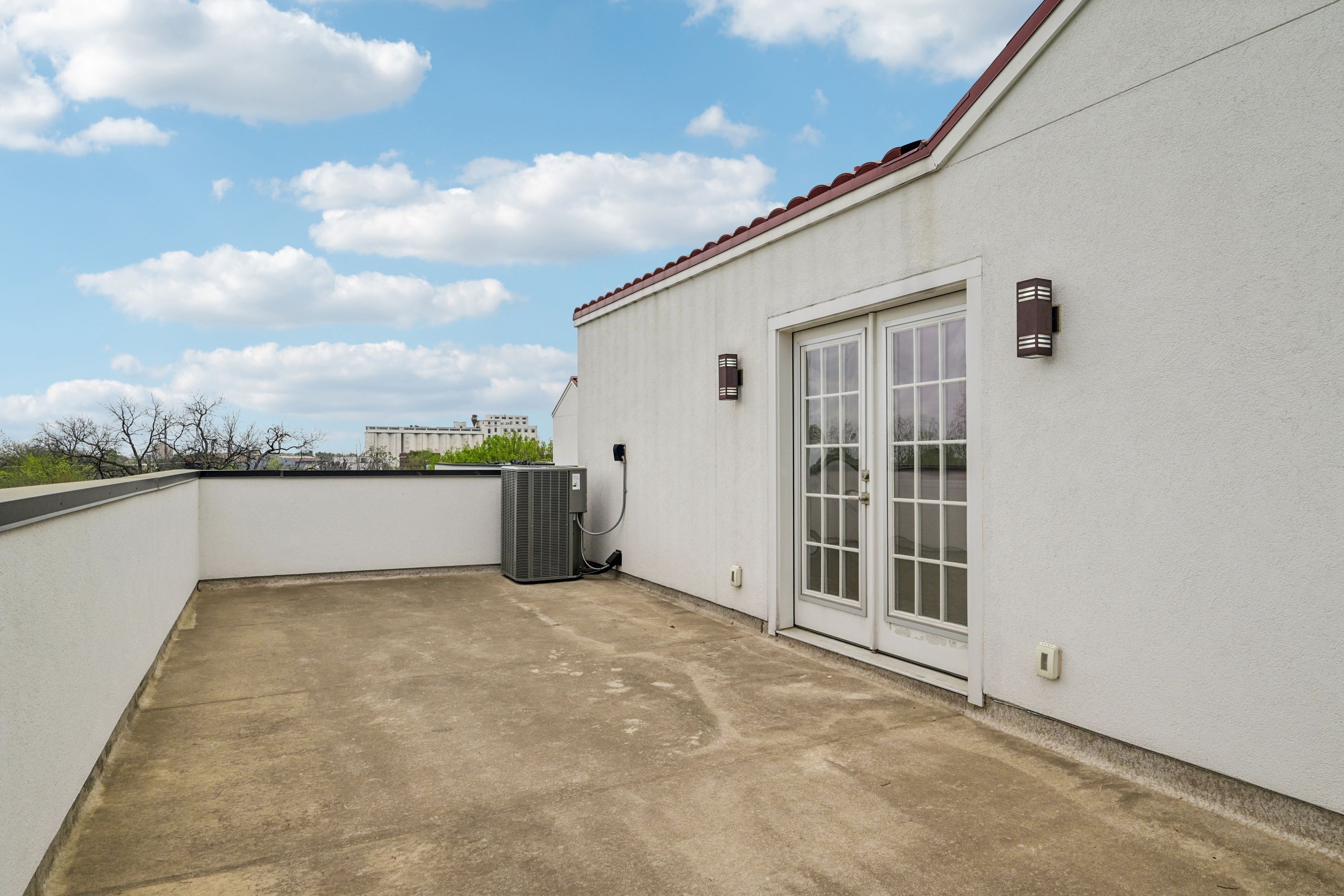  Spanish Style in the Cedars - 物件實景