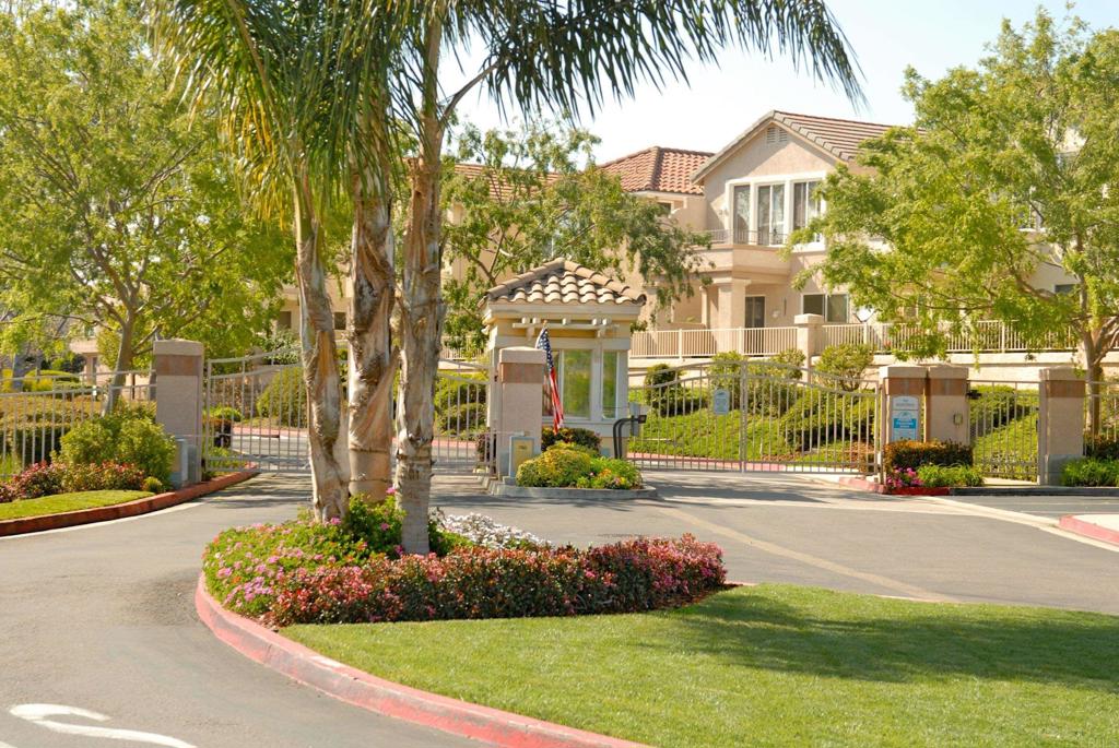 San Diego, California, 92128, United States, 2 Bedrooms Bedrooms, ,3 BathroomsBathrooms,Residential,For Sale,1920017