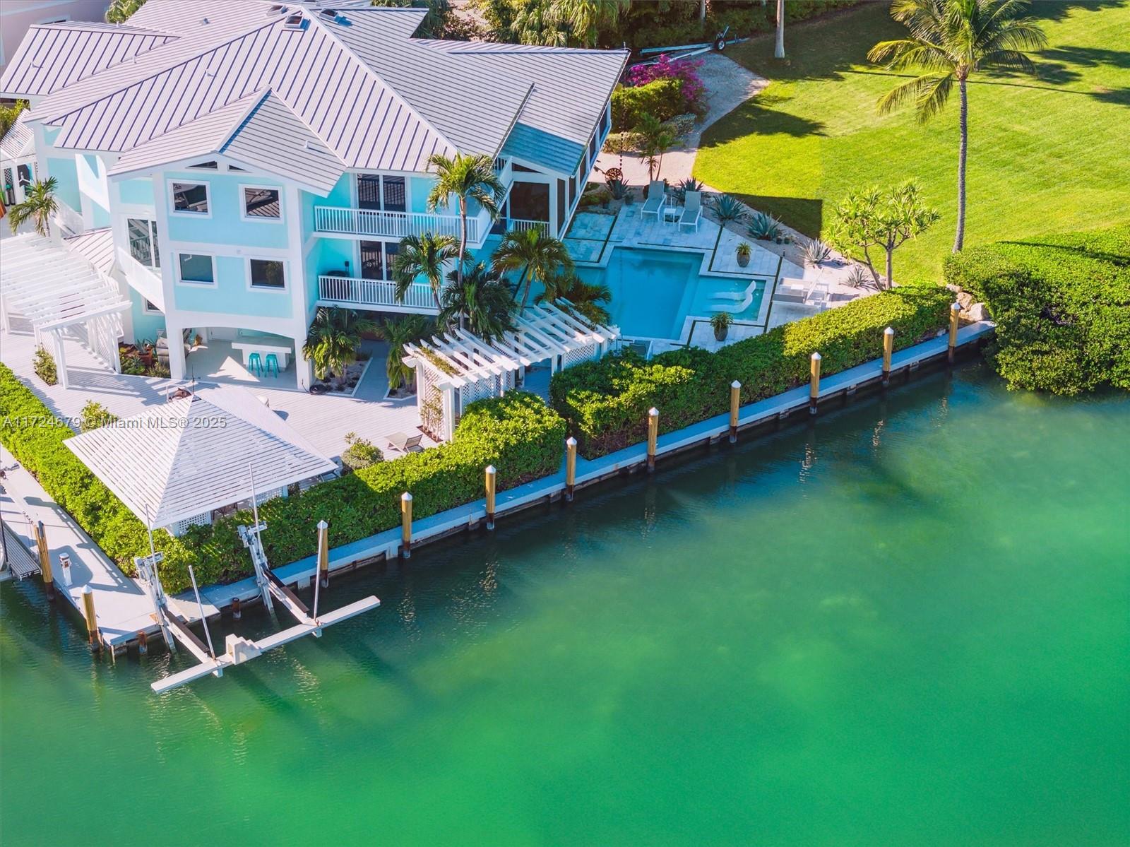 Islamorada, Florida, 33036, United States, 6 Bedrooms Bedrooms, ,4 BathroomsBathrooms,Residential,For Sale,1932543