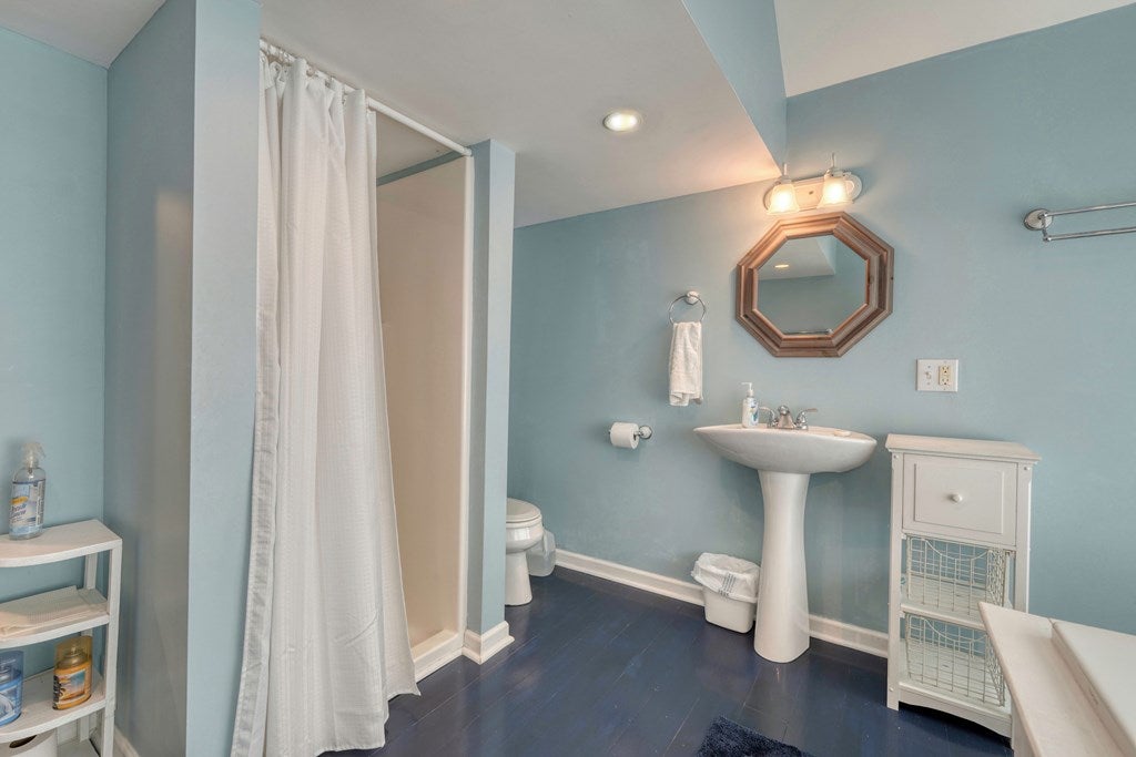 Andrews, North Carolina, 28901, United States, 5 Bedrooms Bedrooms, ,4 BathroomsBathrooms,Residential,For Sale,1912195