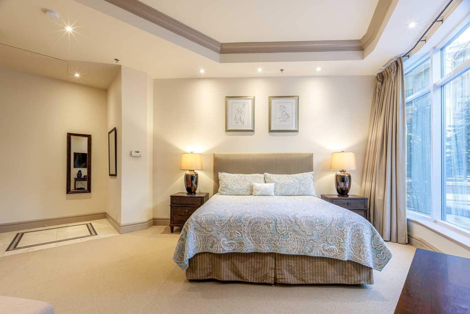 CALGARY, Alberta, T2P 5N4, CA, 2 Bedrooms Bedrooms, ,3 BathroomsBathrooms,Residential,For Sale,1837238
