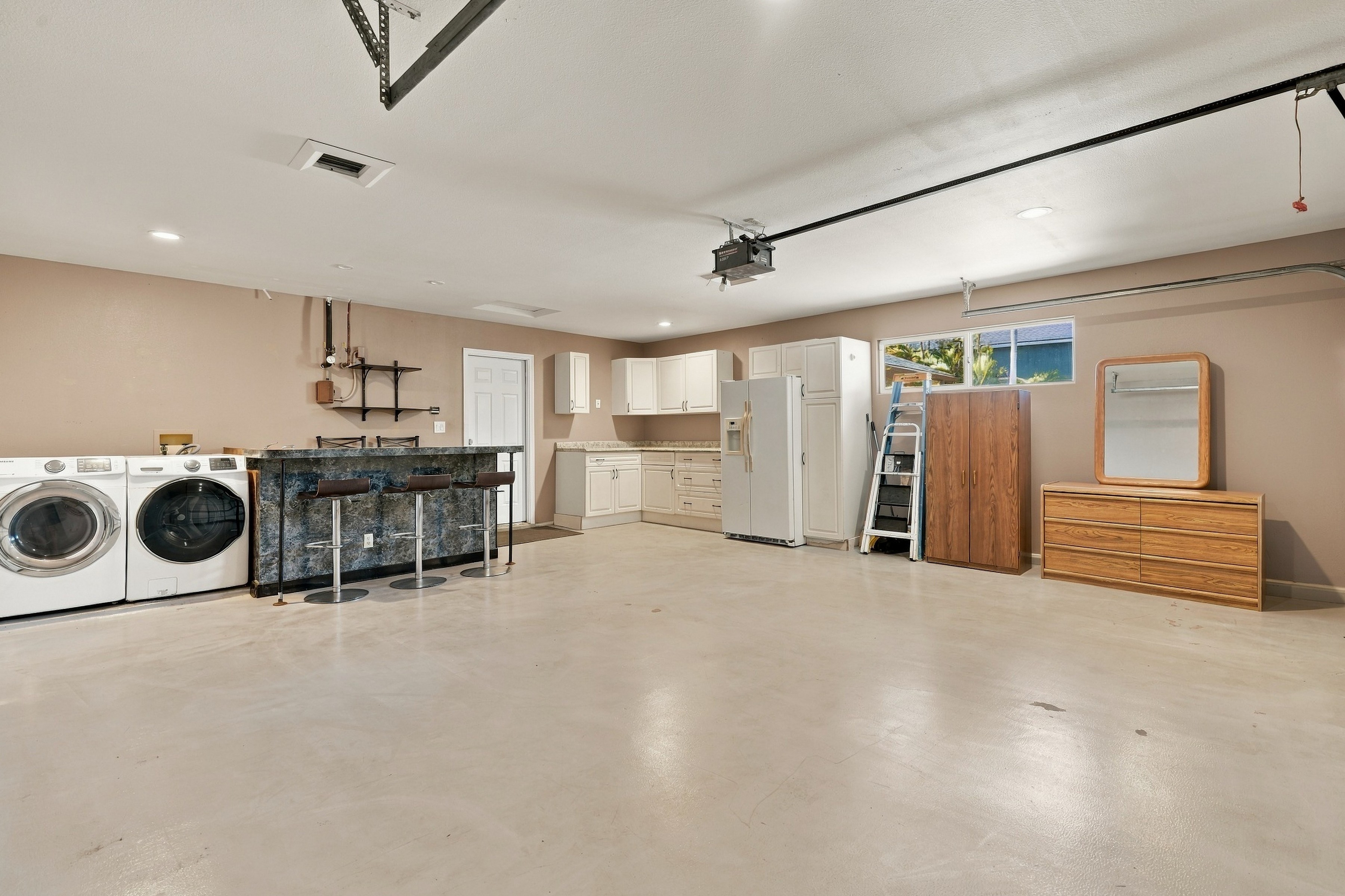  Spacious 5-Bedroom Home in Ka Ono Ulu Estates - 物件實景