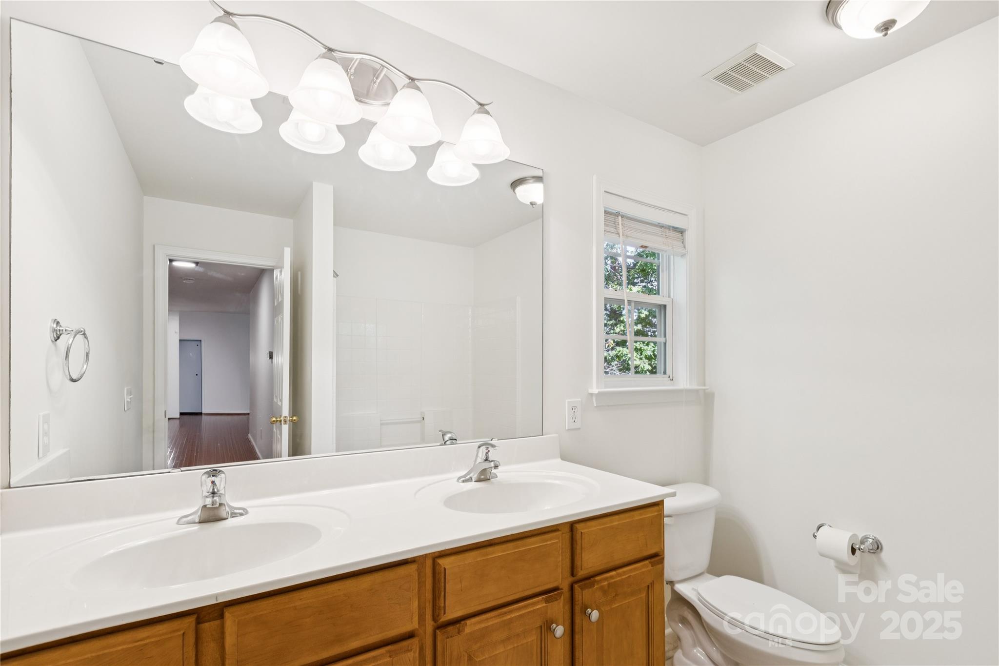Tega Cay, South Carolina, 29708, United States, 4 Bedrooms Bedrooms, ,4 BathroomsBathrooms,Residential,For Sale,1906873