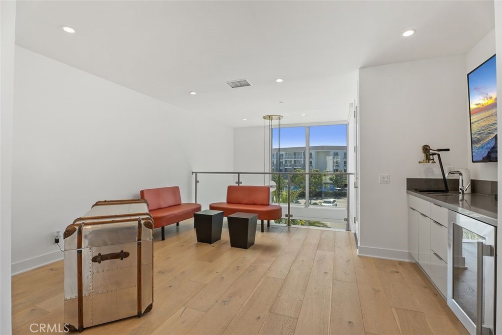 Newport Beach, California, 92663, United States, 2 Bedrooms Bedrooms, ,3 BathroomsBathrooms,Residential,For Sale,1989399