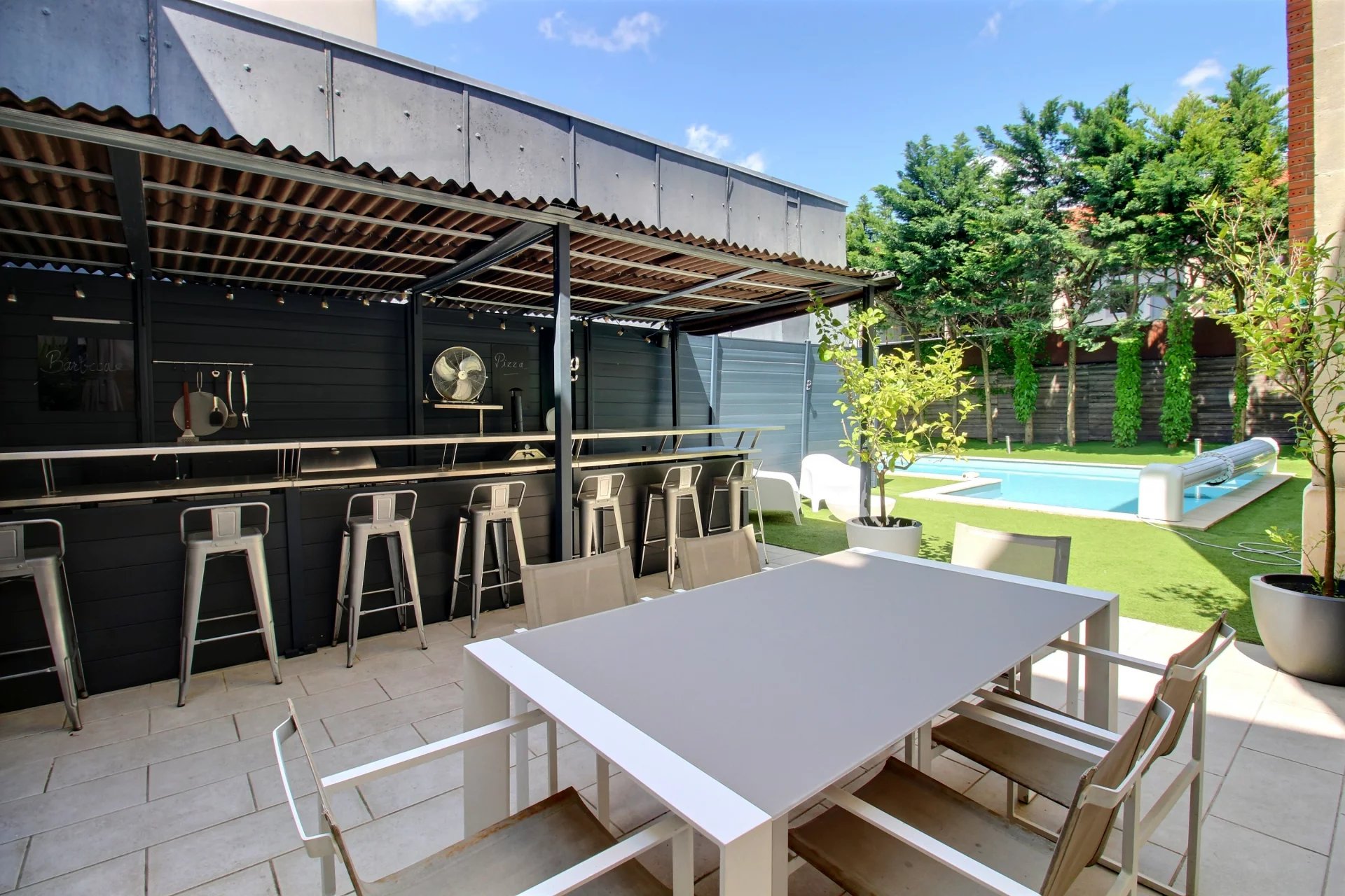 Bordeaux, New Aquitaine, 33000, FR, 6 Bedrooms Bedrooms, ,4 BathroomsBathrooms,Residential,For Sale,1254015