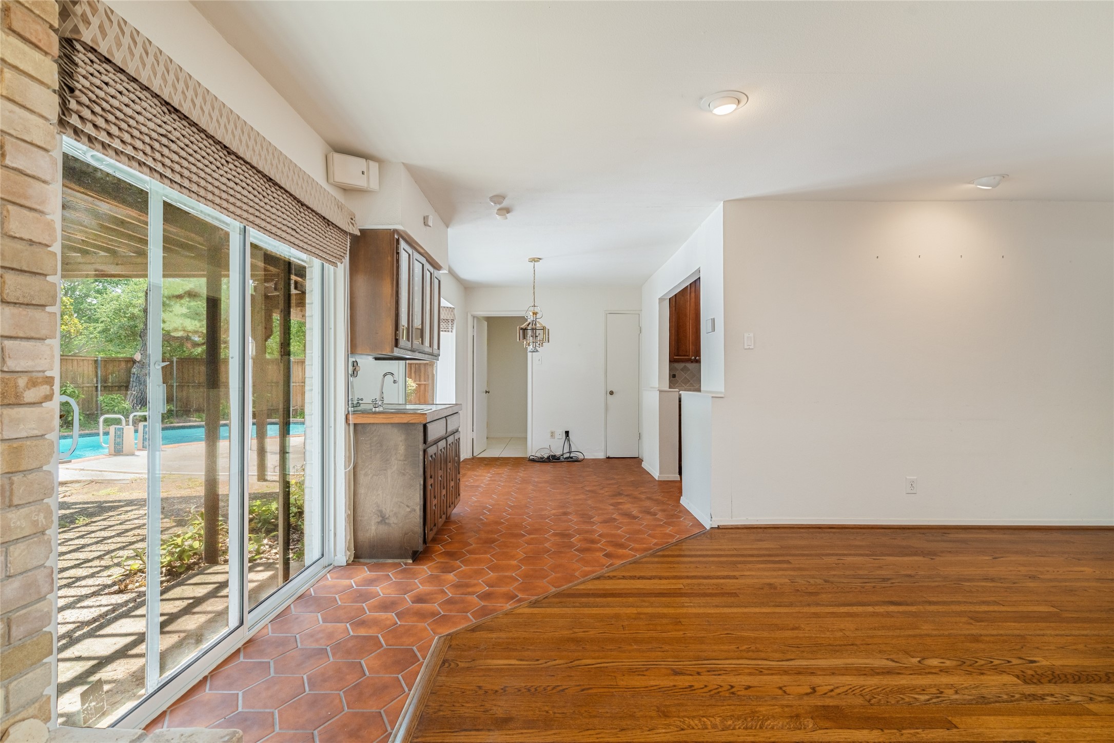 Dallas, Texas, 75244, United States, 4 Bedrooms Bedrooms, ,2 BathroomsBathrooms,Residential,For Sale,1991036