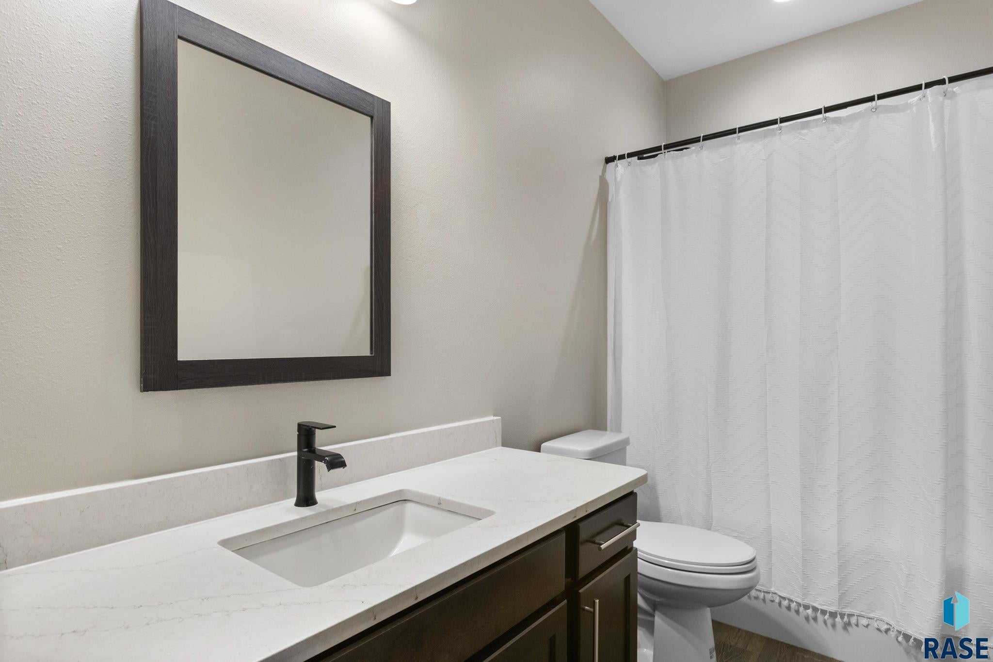 Sioux Falls, South Dakota, 57103, United States, 6 Bedrooms Bedrooms, ,4 BathroomsBathrooms,Residential,For Sale,1898339