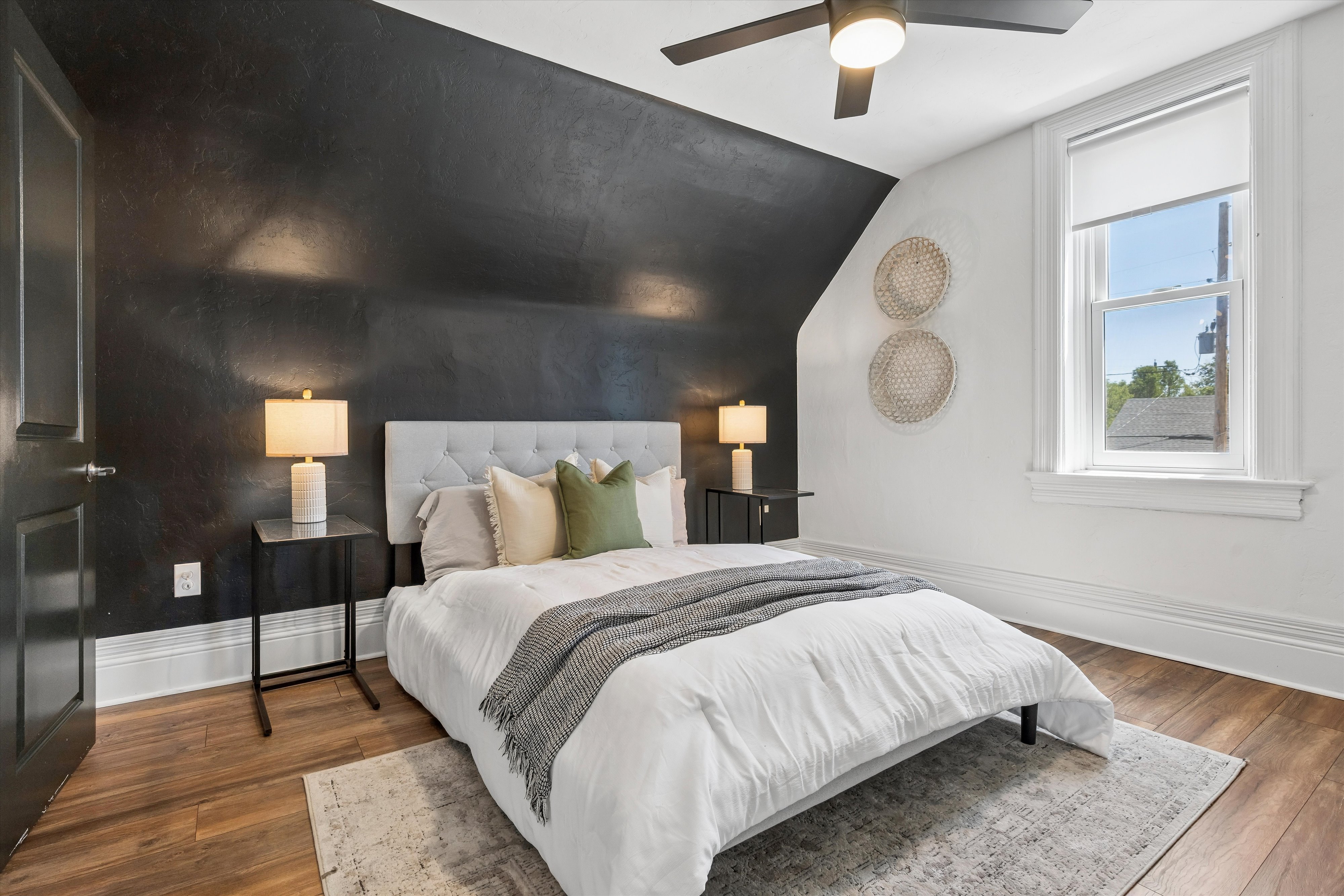  Beautifully reimagined Victorian seamlessly blends historic charm & modern livin - 物件實景