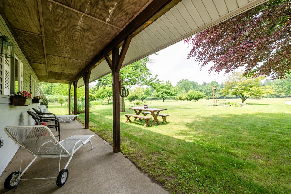 Coloma, Michigan, 49038, United States, 5 Bedrooms Bedrooms, ,4 BathroomsBathrooms,Residential,For Sale,1850191