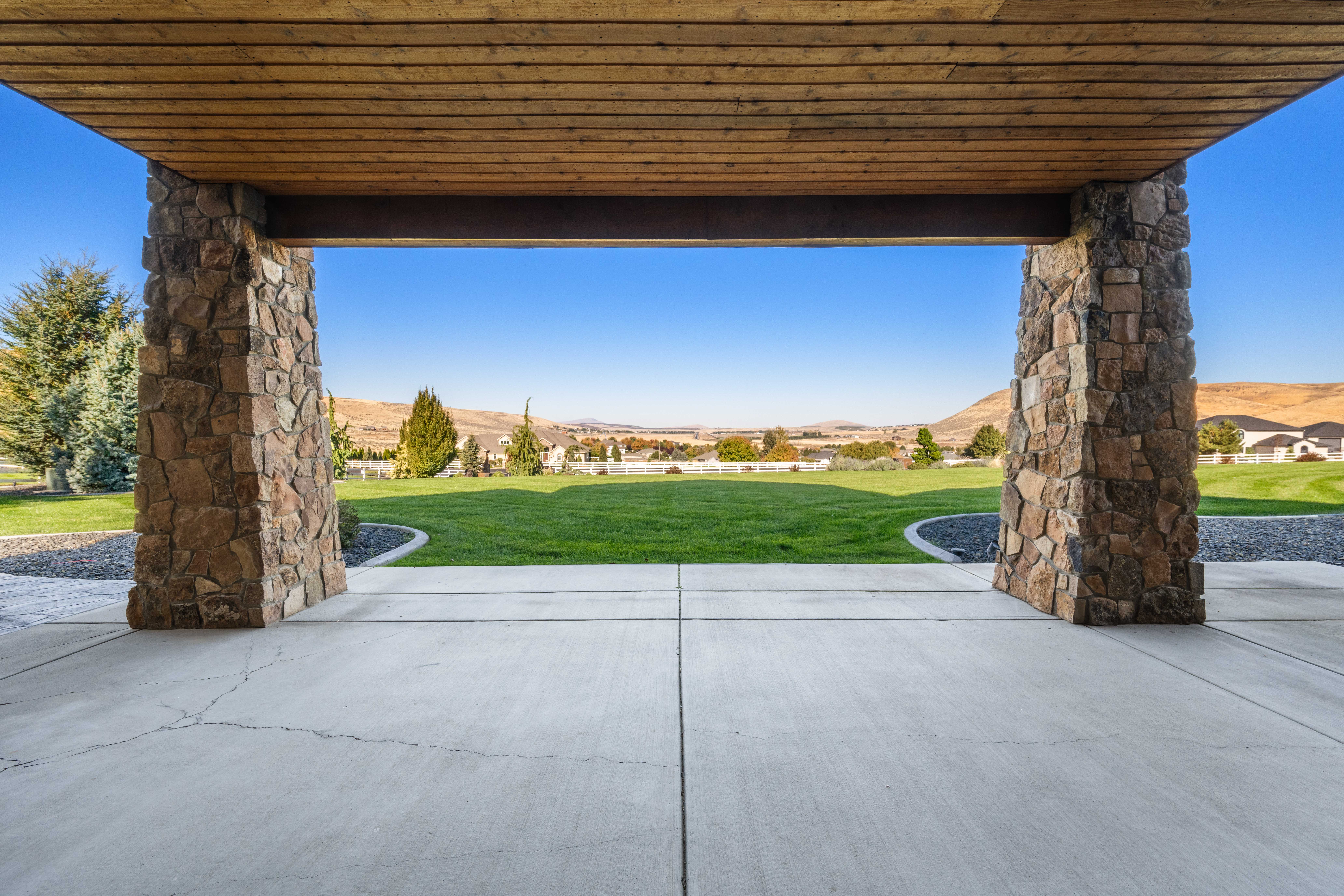  Views 6 Car Garage, Luxury Estate on 4 acres. - 物件實景