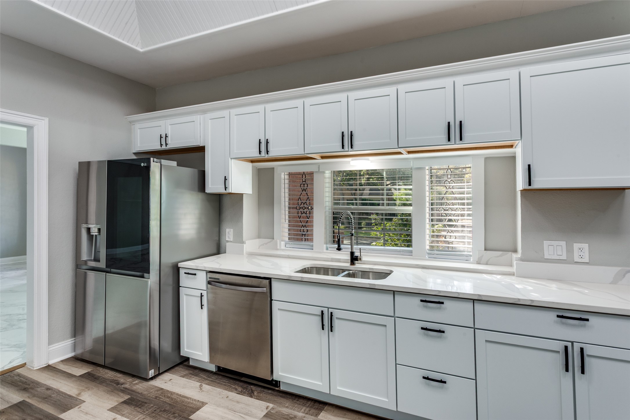 Arlington, Texas, 76013, United States, 4 Bedrooms Bedrooms, ,5 BathroomsBathrooms,Residential,For Sale,1967693