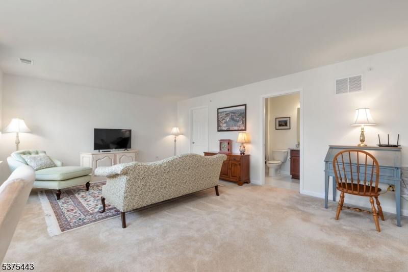Florham Park Boro, New Jersey, 07932, United States, 2 Bedrooms Bedrooms, ,3 BathroomsBathrooms,Residential,For Sale,1917445