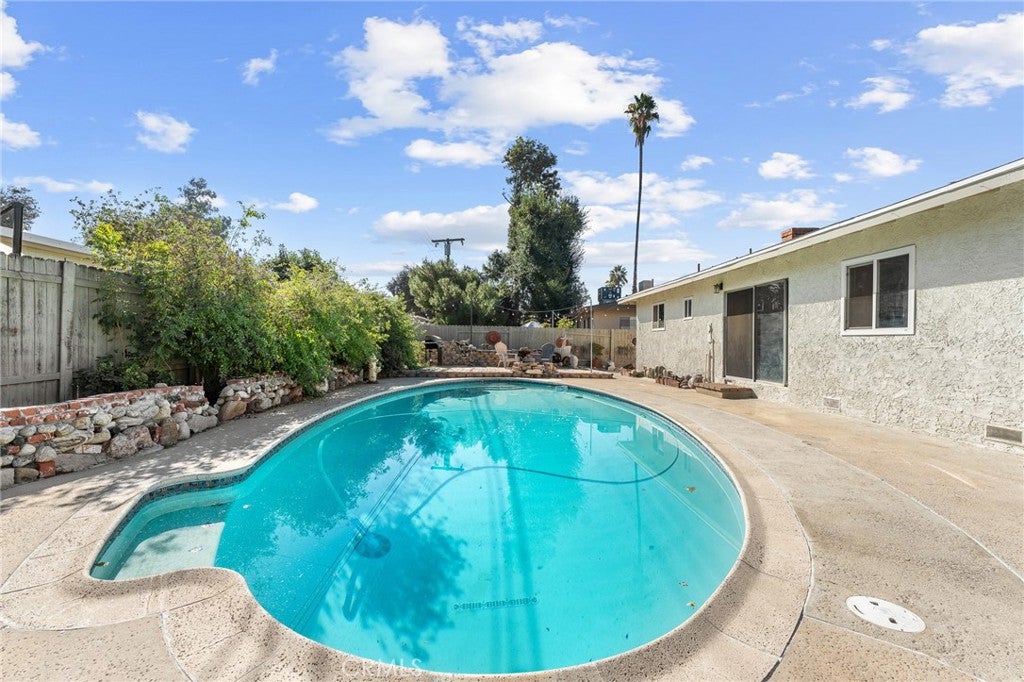 Redlands, California, 92374, United States, 4 Bedrooms Bedrooms, ,2 BathroomsBathrooms,Residential,For Sale,1987095