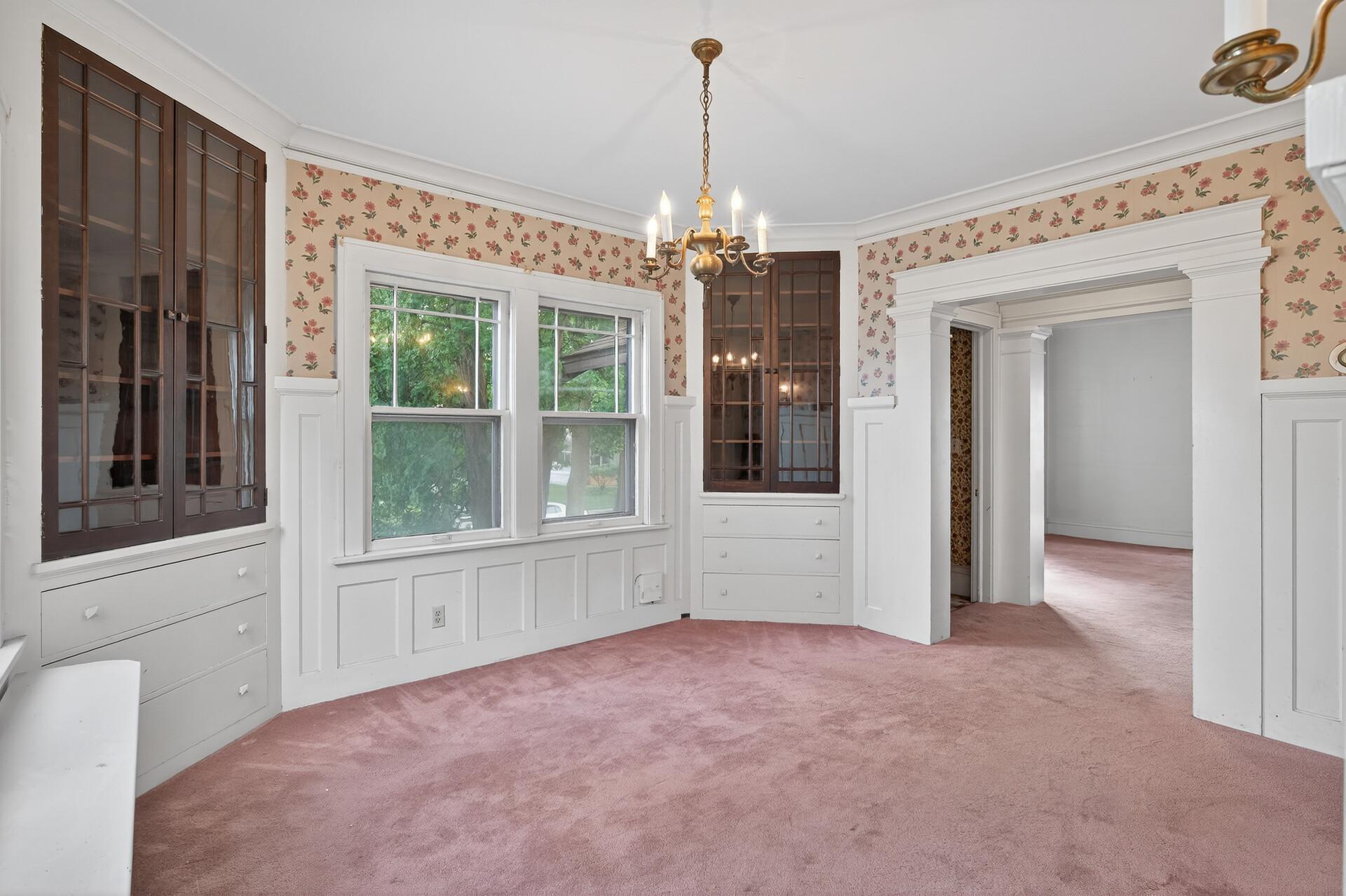 Minneapolis, Minnesota, 55409, United States, 4 Bedrooms Bedrooms, ,2 BathroomsBathrooms,Residential,For Sale,1959078