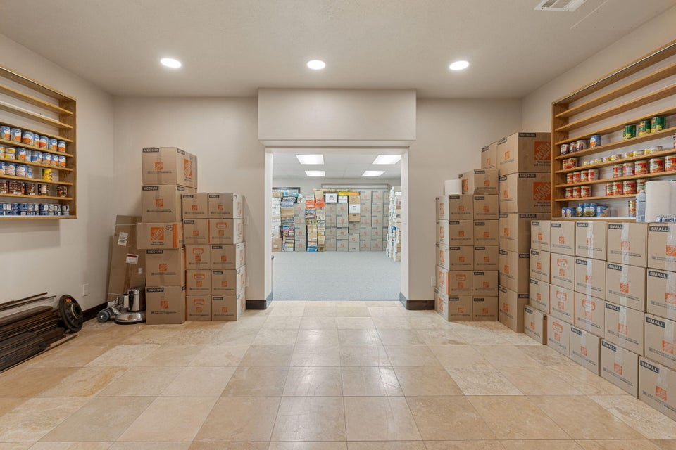 New Harmony, Utah, 84757, United States, 5 Bedrooms Bedrooms, ,6 BathroomsBathrooms,Residential,For Sale,2000791