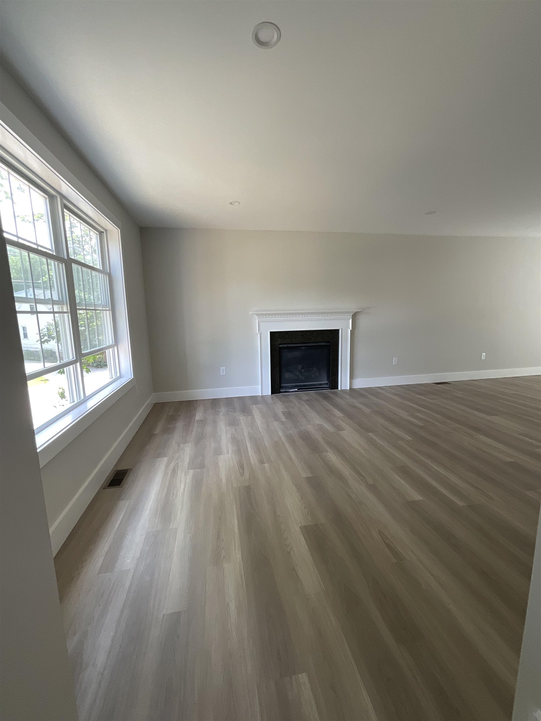 Manchester, New Hampshire, 03102, United States, 4 Bedrooms Bedrooms, ,3 BathroomsBathrooms,Residential,For Sale,1901440