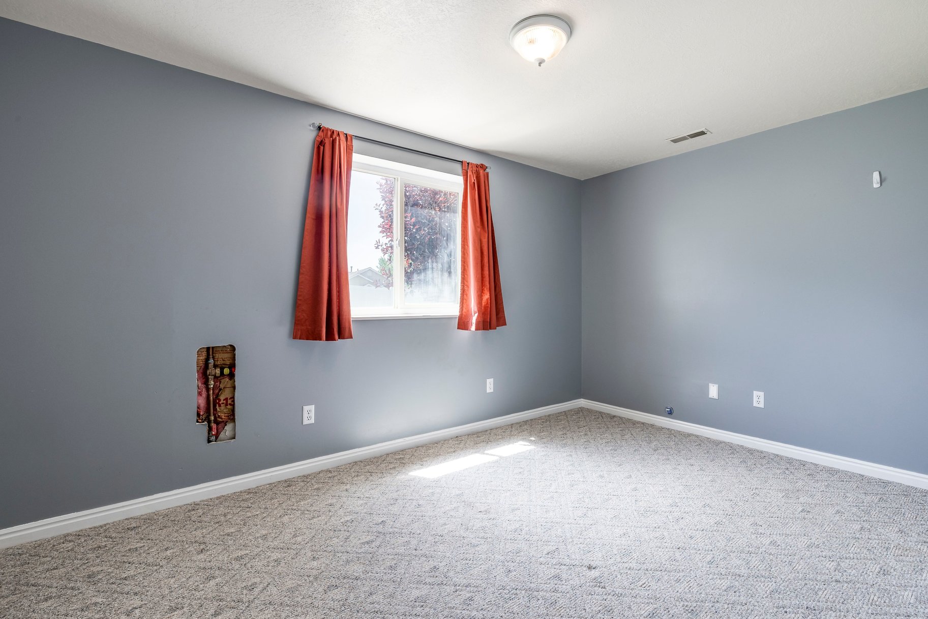  5 Bedroom, 3 Bath Home With One Of North Ogdens Best Porch Views - 物件實景
