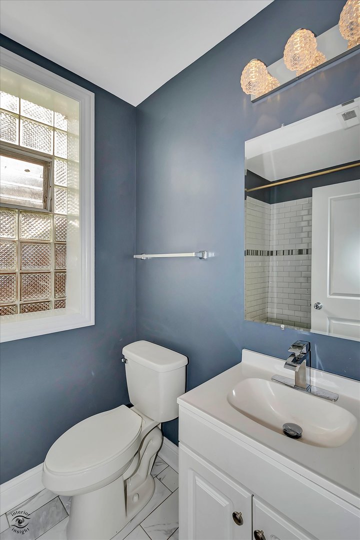 Chicago, Illinois, 60637, United States, 7 Bedrooms Bedrooms, ,3 BathroomsBathrooms,Residential,For Sale,1915108