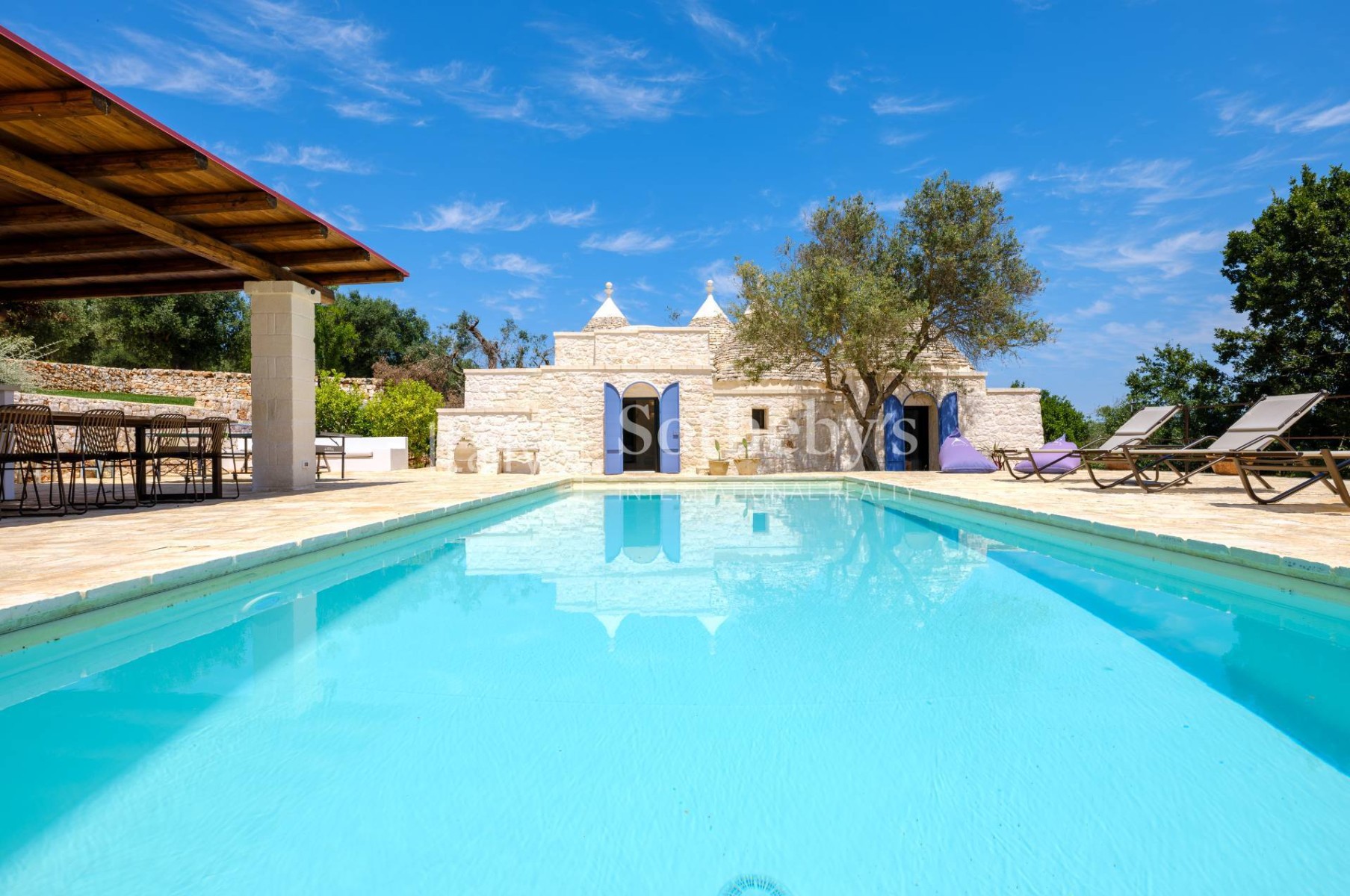  Exclusive complex of trulli with pool surrounded by greenery - 物件實景