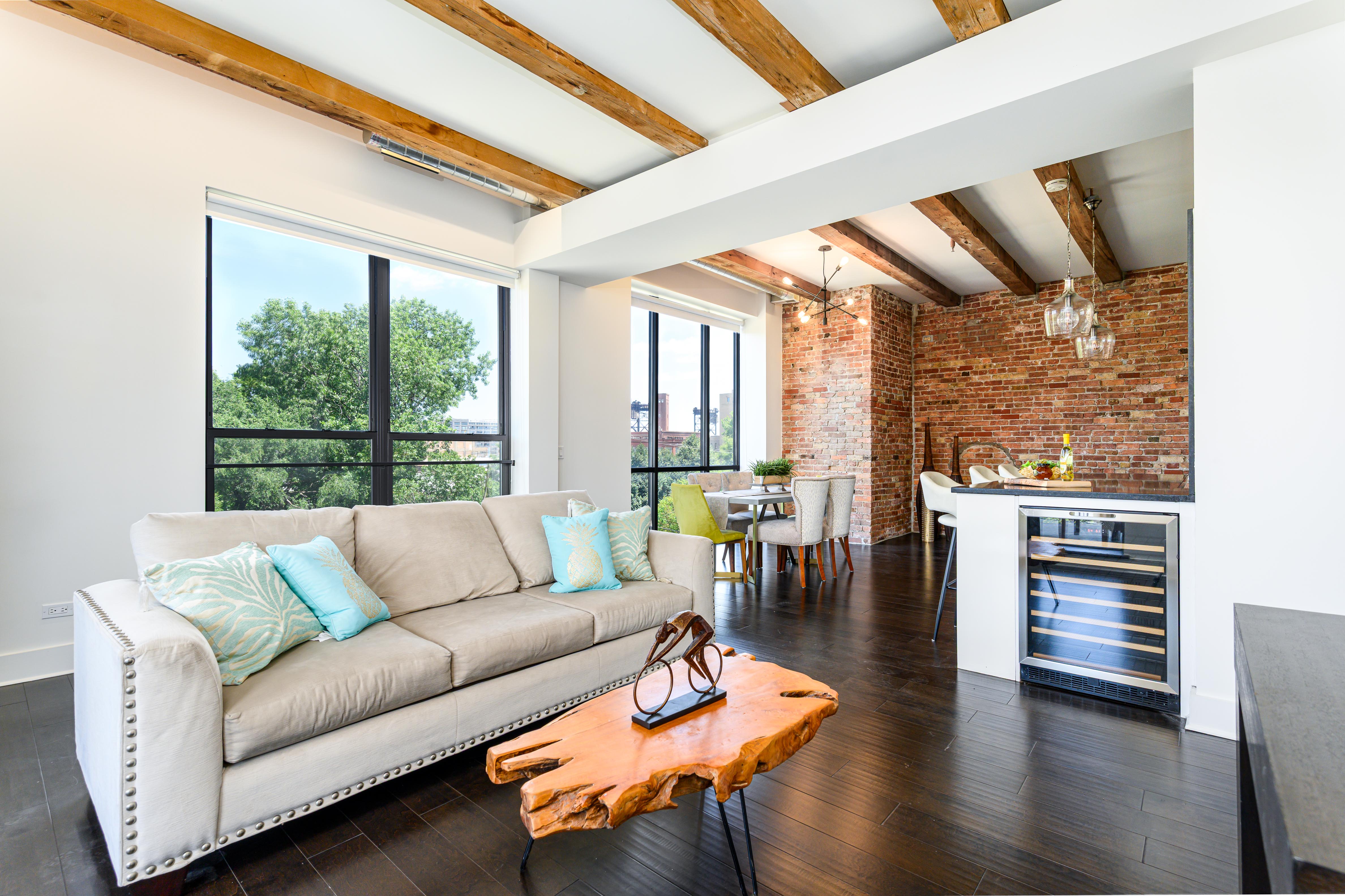  Stunning Mod Corner Loft with Downtown Views - 物件實景
