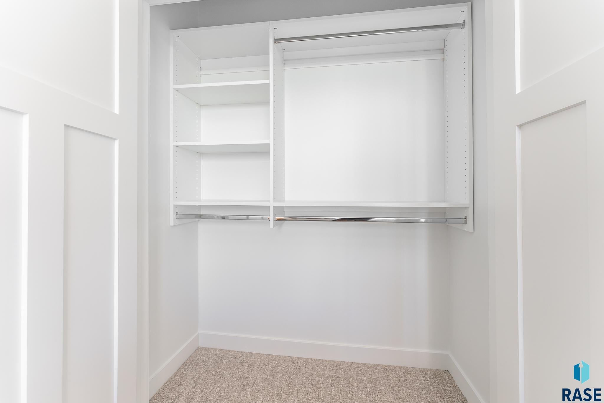 Sioux Falls, South Dakota, 57110, United States, 4 Bedrooms Bedrooms, ,3 BathroomsBathrooms,Residential,For Sale,2005284