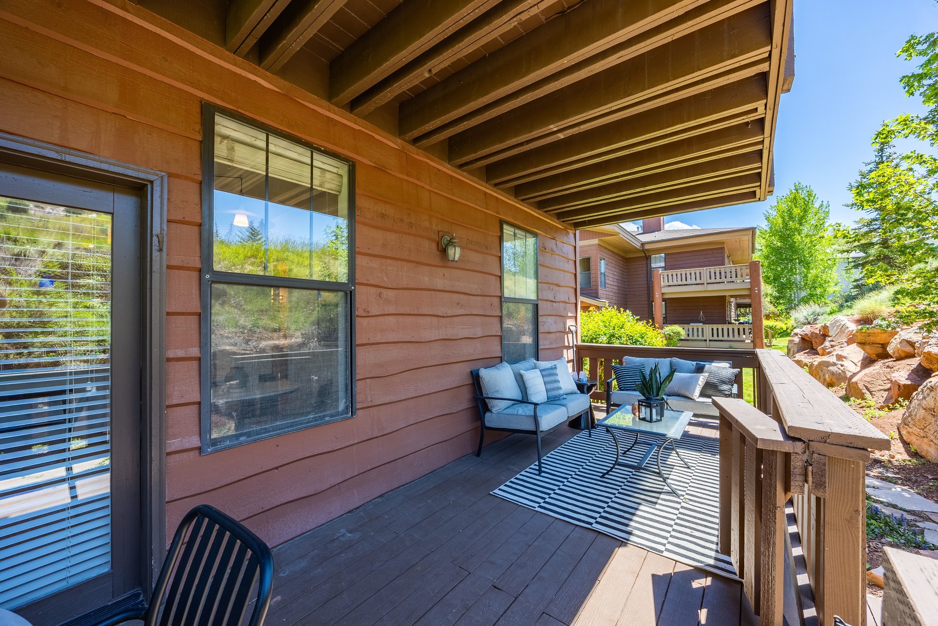  Light Filled Open Floor Plan with Seamless Access to Outdoor Space - 物件實景