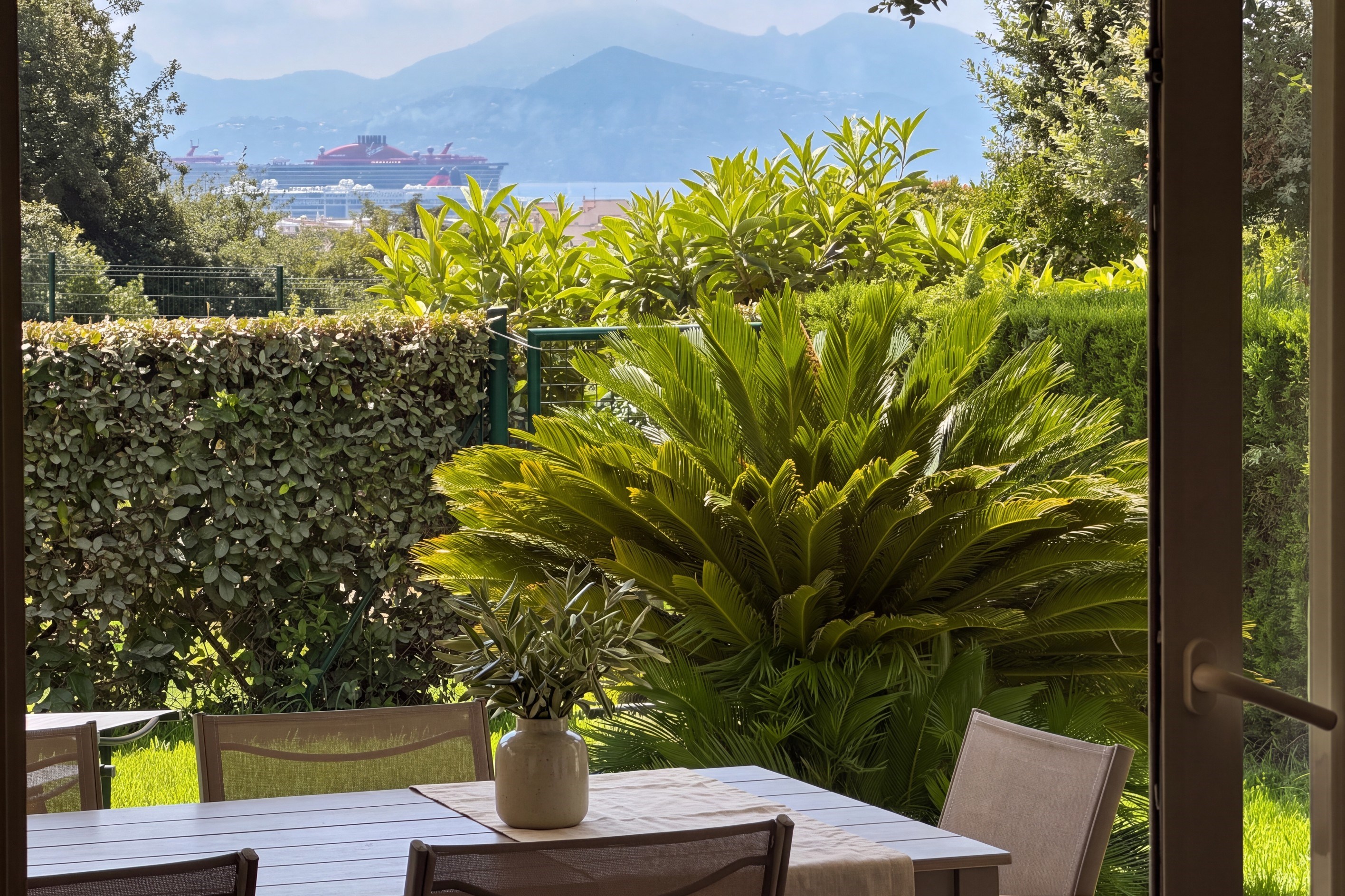  Cannes La Californie, one bedroom apartment with south facing terrace and garden - 物件實景