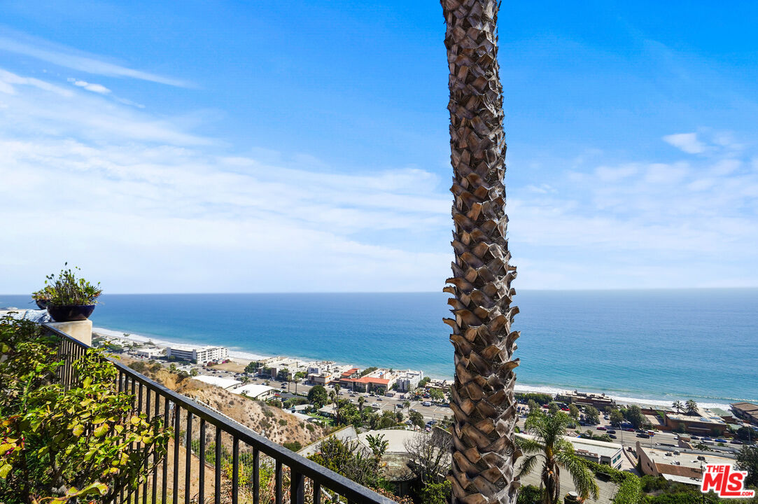 Malibu, California, 90265, United States, 3 Bedrooms Bedrooms, ,4 BathroomsBathrooms,Residential,For Sale,1846867