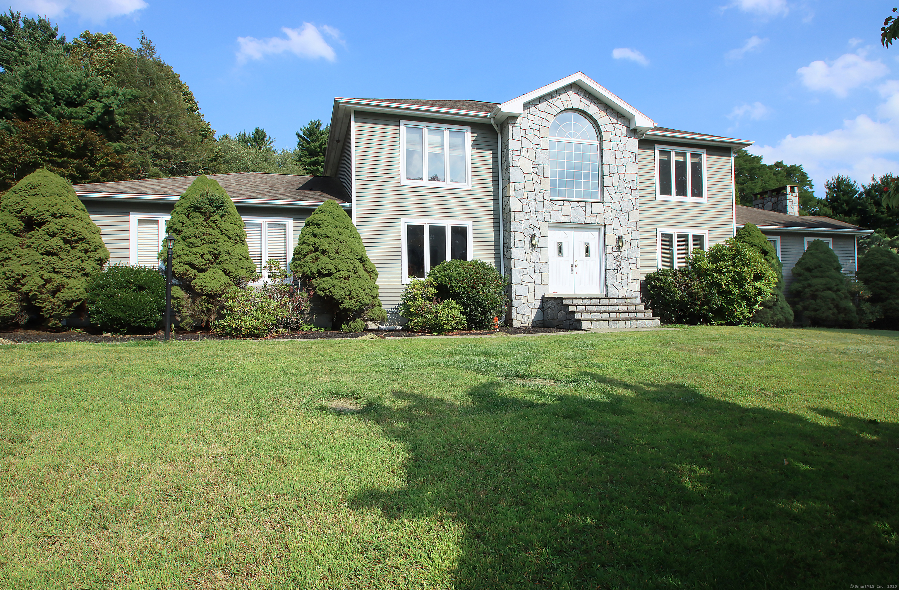 Danbury, Connecticut, 06811, United States, 4 Bedrooms Bedrooms, ,3 BathroomsBathrooms,Residential,For Sale,1947062
