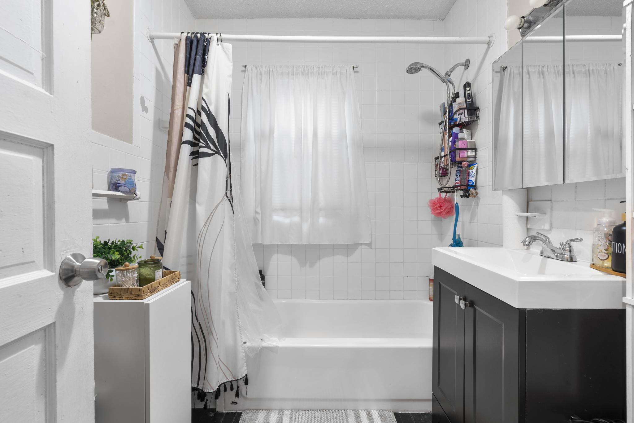 New Britain, Connecticut, 06053, United States, 6 Bedrooms Bedrooms, ,3 BathroomsBathrooms,Residential,For Sale,1989479