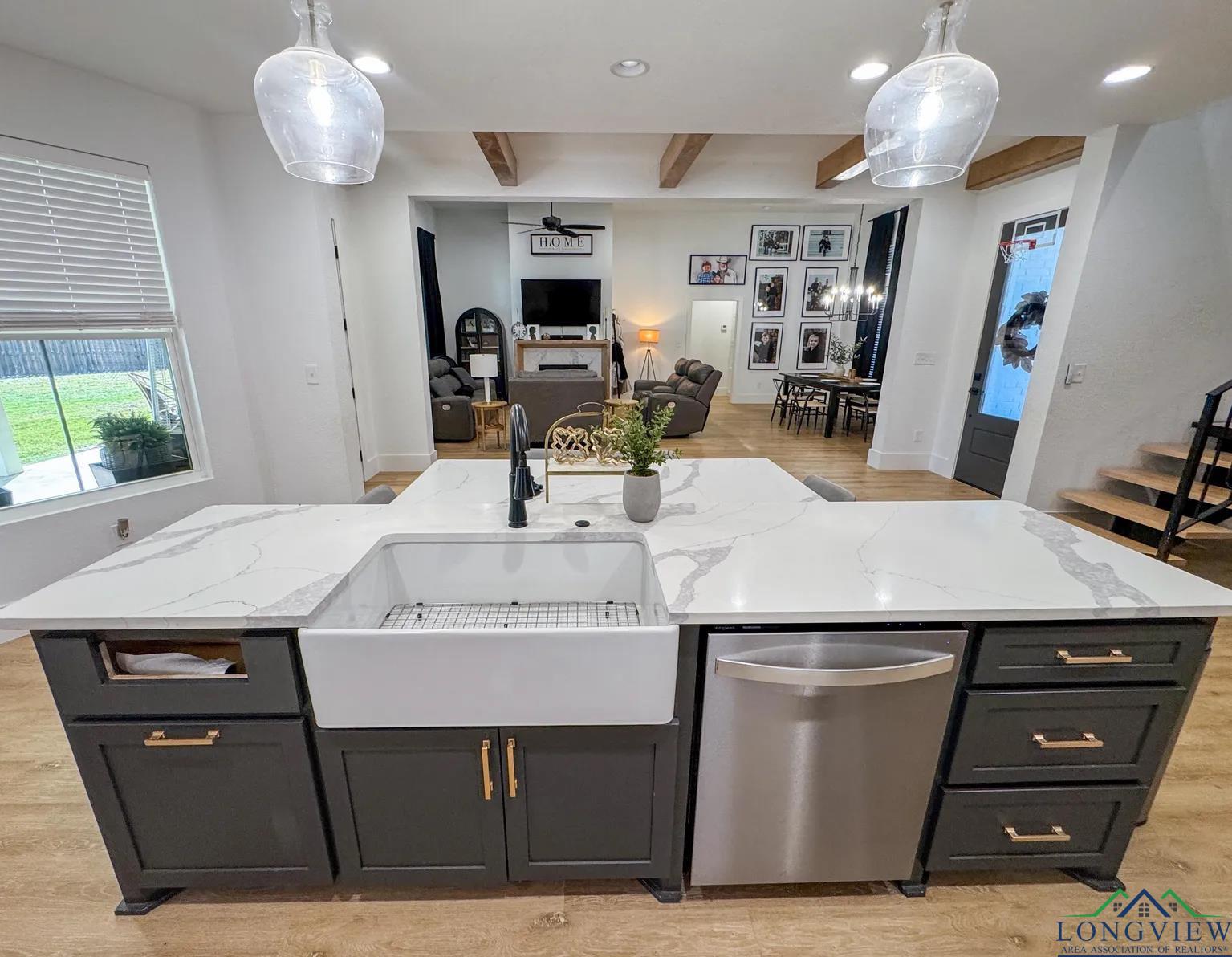 Texarkana, Texas, 75503, United States, 4 Bedrooms Bedrooms, ,4 BathroomsBathrooms,Residential,For Sale,1980394