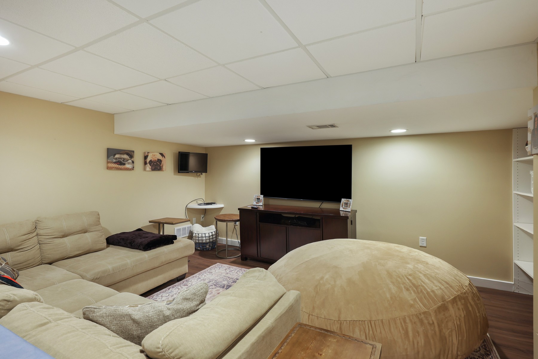  Inviting Ranch Home Offers Exceptional Indoor-Outdoor Entertainment Spaces - 物件實景