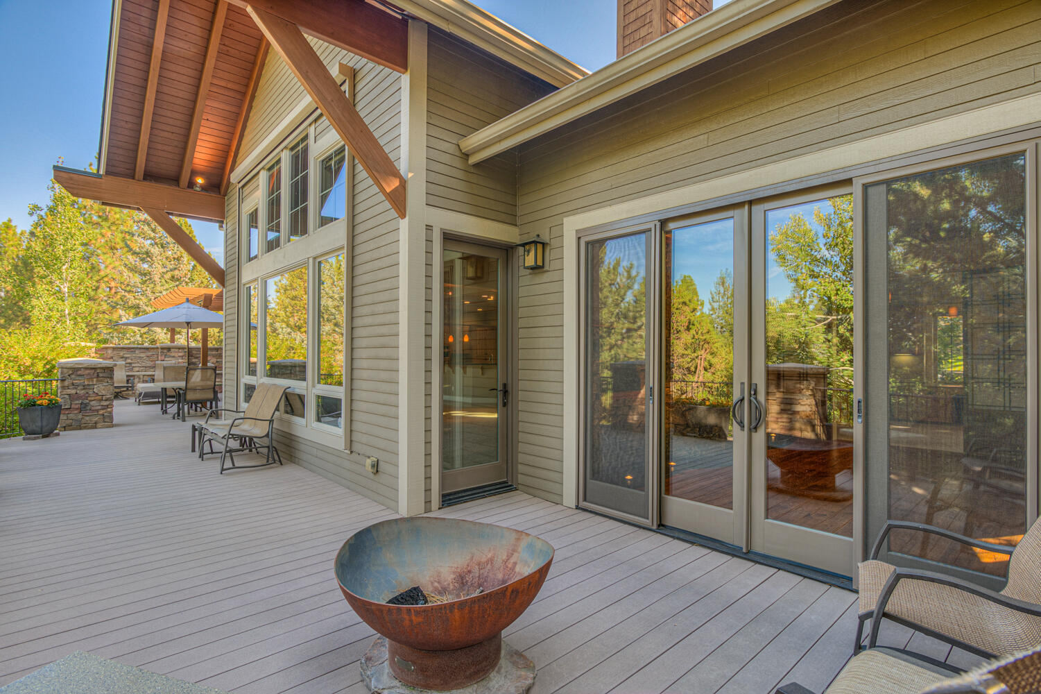 Bend, Oregon, 97703, United States, 4 Bedrooms Bedrooms, ,5 BathroomsBathrooms,Residential,For Sale,1979123