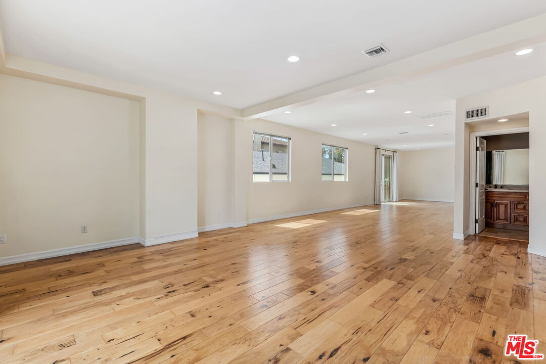 Los Angeles, California, 90025, United States, 6 Bedrooms Bedrooms, ,Residential,For Sale,1932013