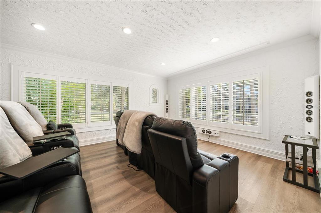 St Petersburg, Florida, 33707, United States, 5 Bedrooms Bedrooms, ,9 BathroomsBathrooms,Residential,For Sale,2000985