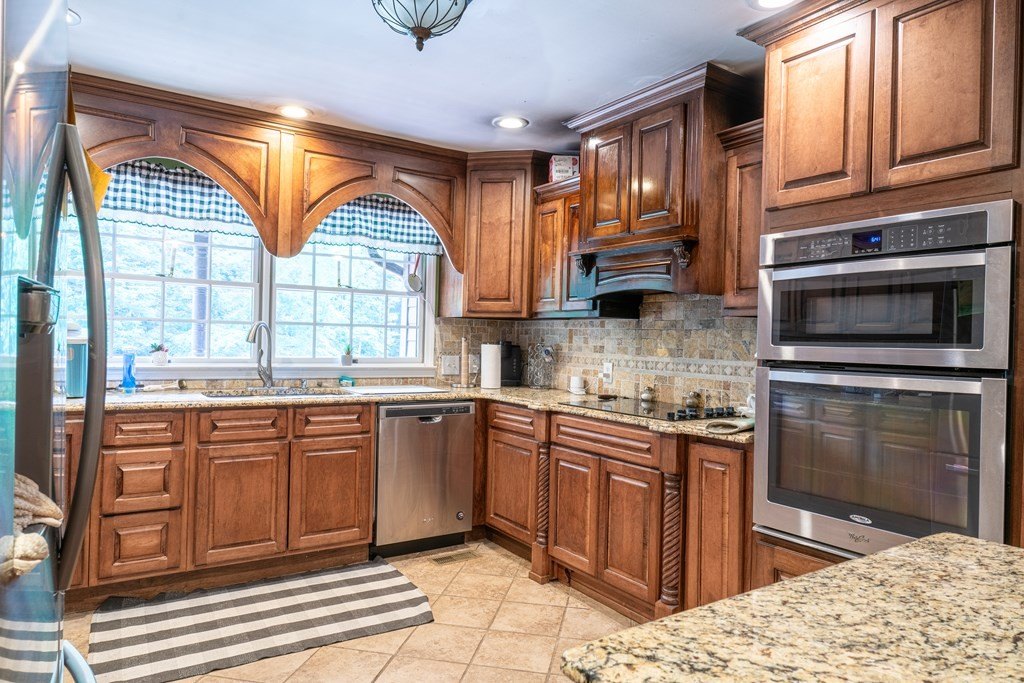 Prestonsburg, Kentucky, 41653, United States, 4 Bedrooms Bedrooms, ,5 BathroomsBathrooms,Residential,For Sale,2048061