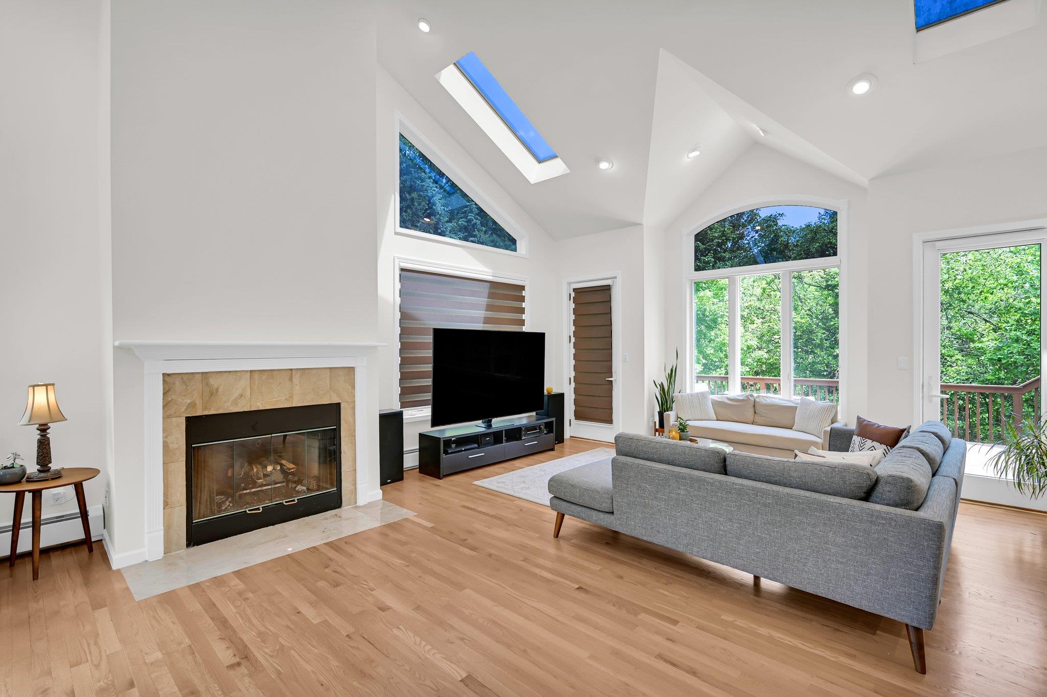 New City, New York, 10956, United States, 6 Bedrooms Bedrooms, ,4 BathroomsBathrooms,Residential,For Sale,1830143